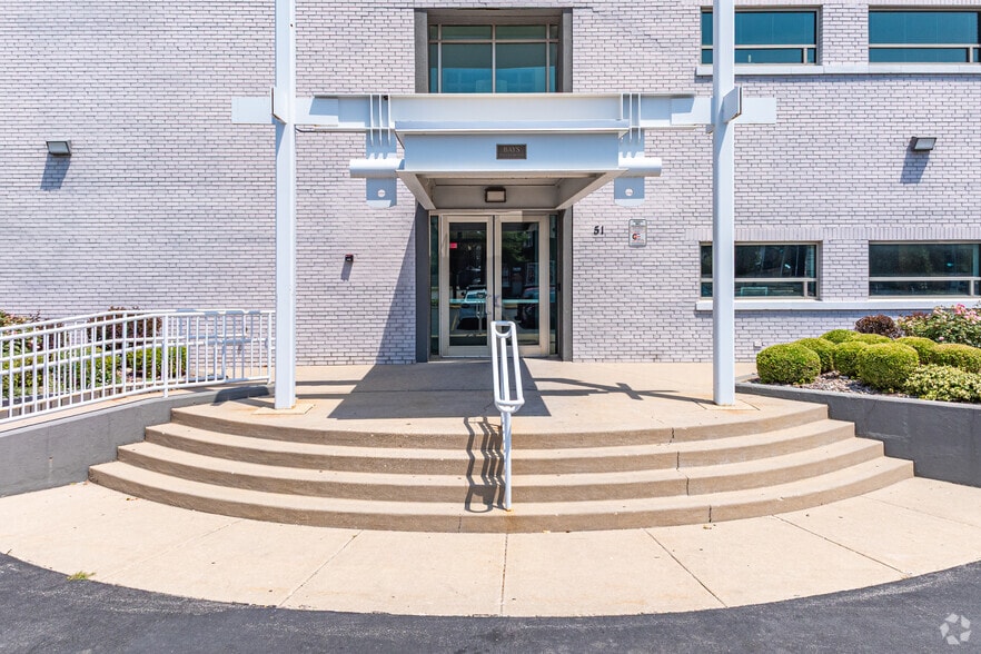 51 W Jackson St, Joliet, IL for lease - Building Photo - Image 3 of 4