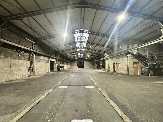 Vente Local d'activités 4 780 m²