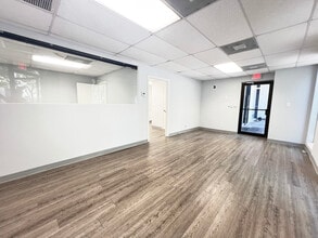 2201 Nw 30th Pl, Pompano Beach, FL for lease Interior Photo- Image 1 of 6