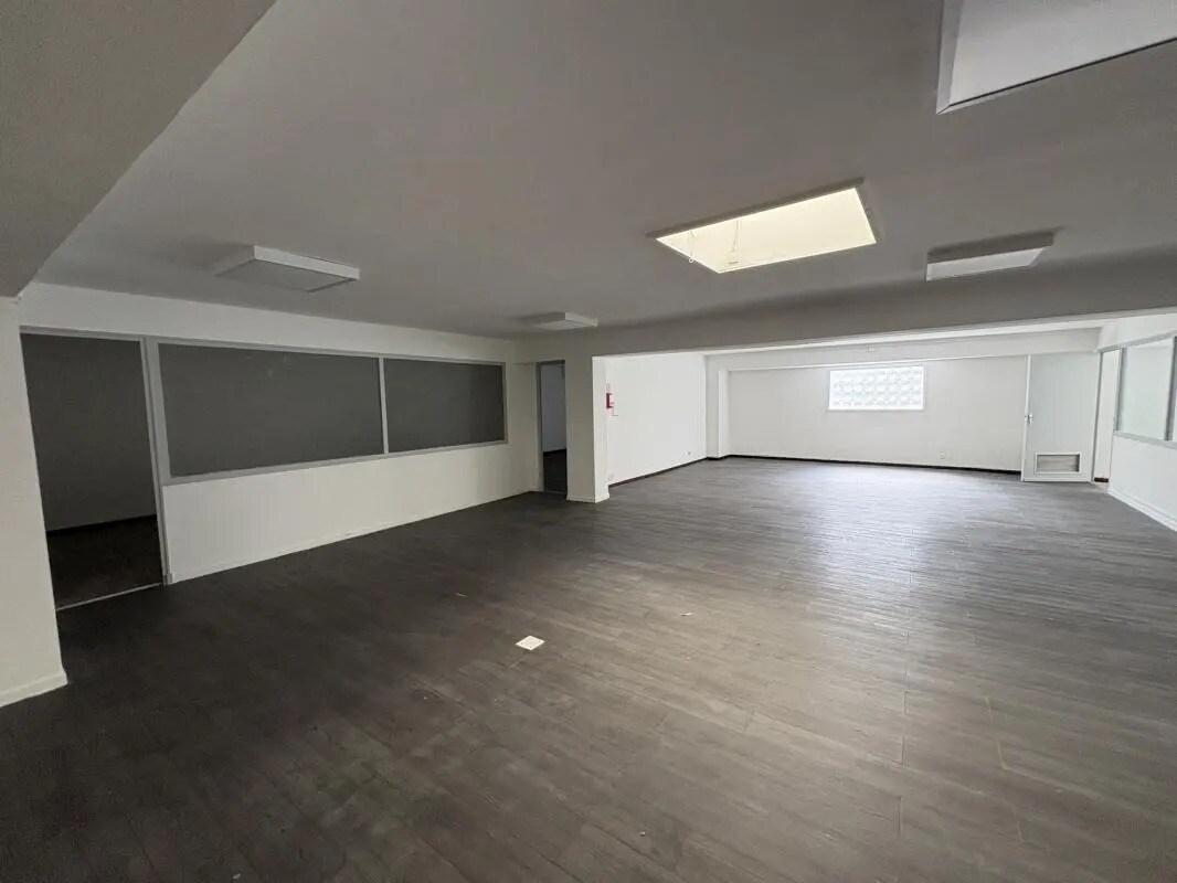 Retail in Marseille for sale Building Photo- Image 1 of 19