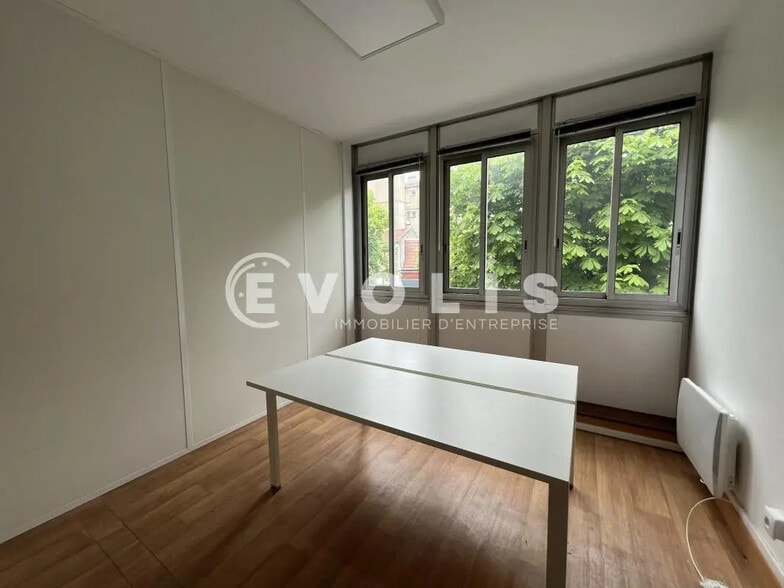 Office in Saint-Maur-des-Fossés for lease - Interior Photo - Image 2 of 11