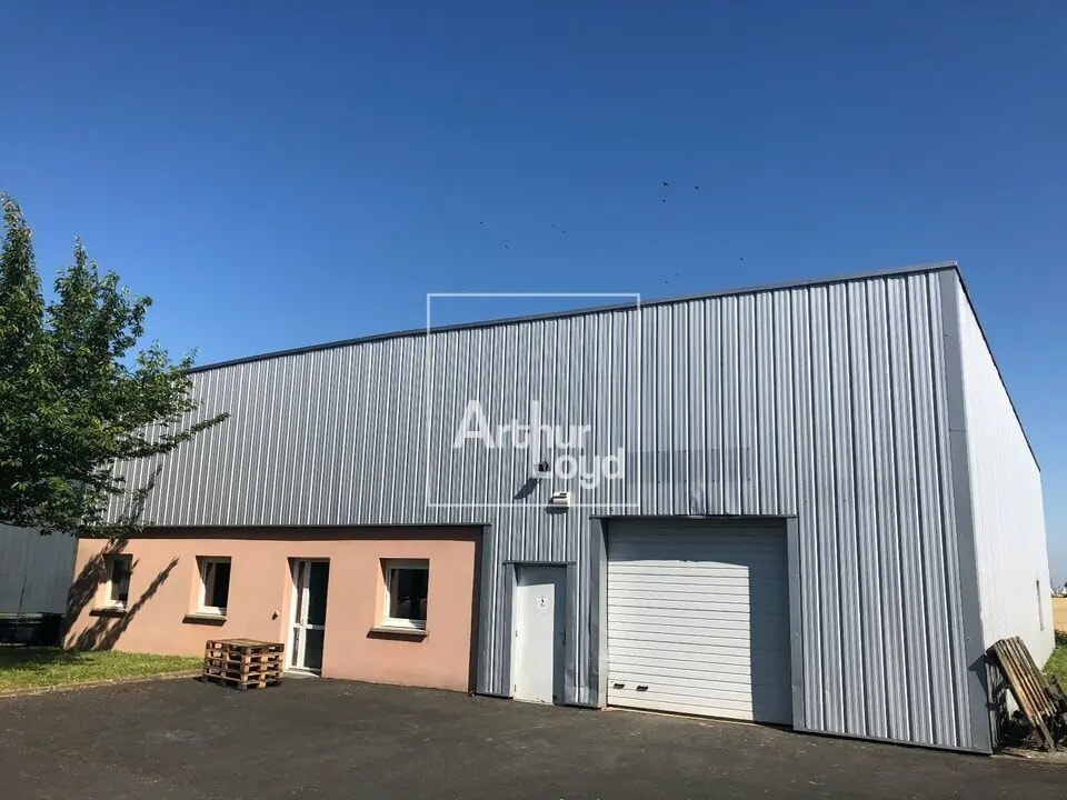 Office in Montereau-sur-le-Jard for lease Building Photo- Image 1 of 4