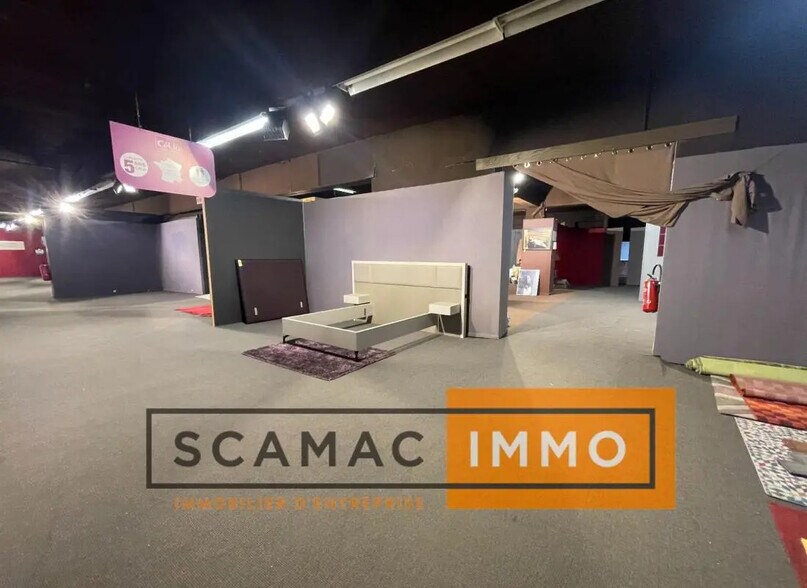 Retail in Port-de-Bouc for lease - Interior Photo - Image 2 of 4