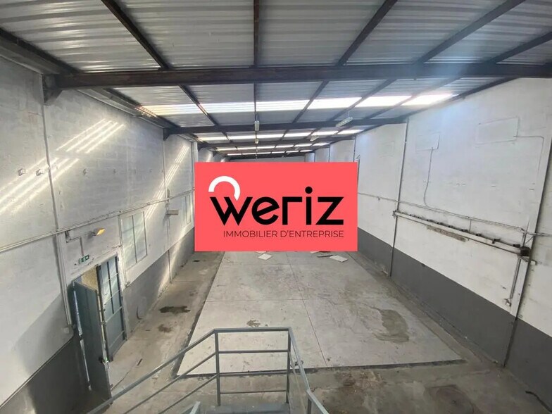 Flex in Vitrolles for lease - Interior Photo - Image 2 of 9