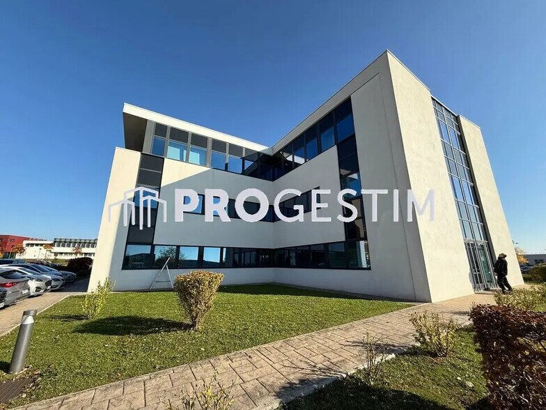 Office in Dijon for lease - Building Photo - Image 3 of 12