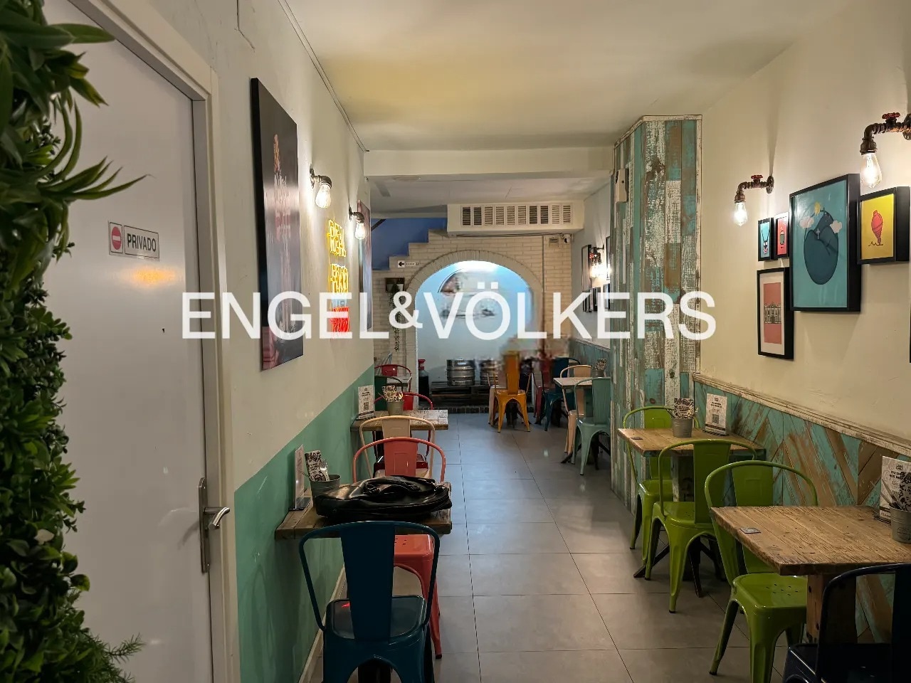 Retail in Barcelona, Barcelona for lease Interior Photo- Image 1 of 14