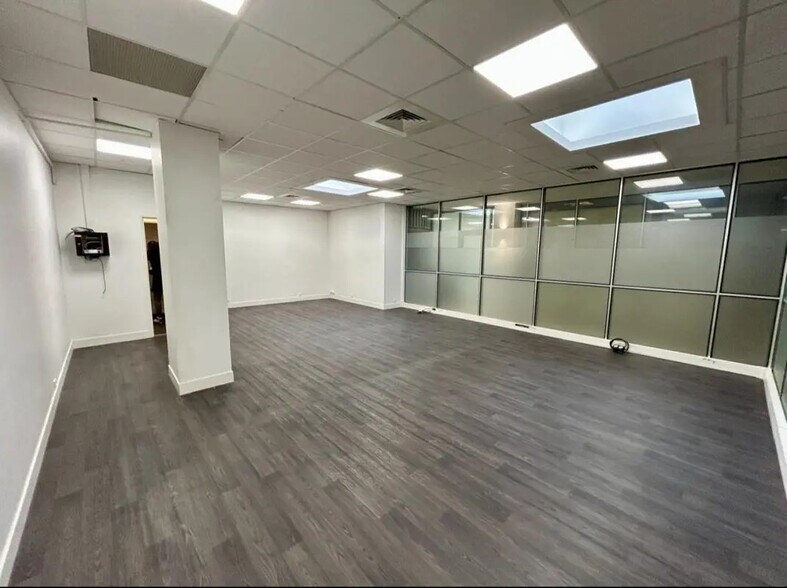 Office in Paris for lease - Building Photo - Image 1 of 6