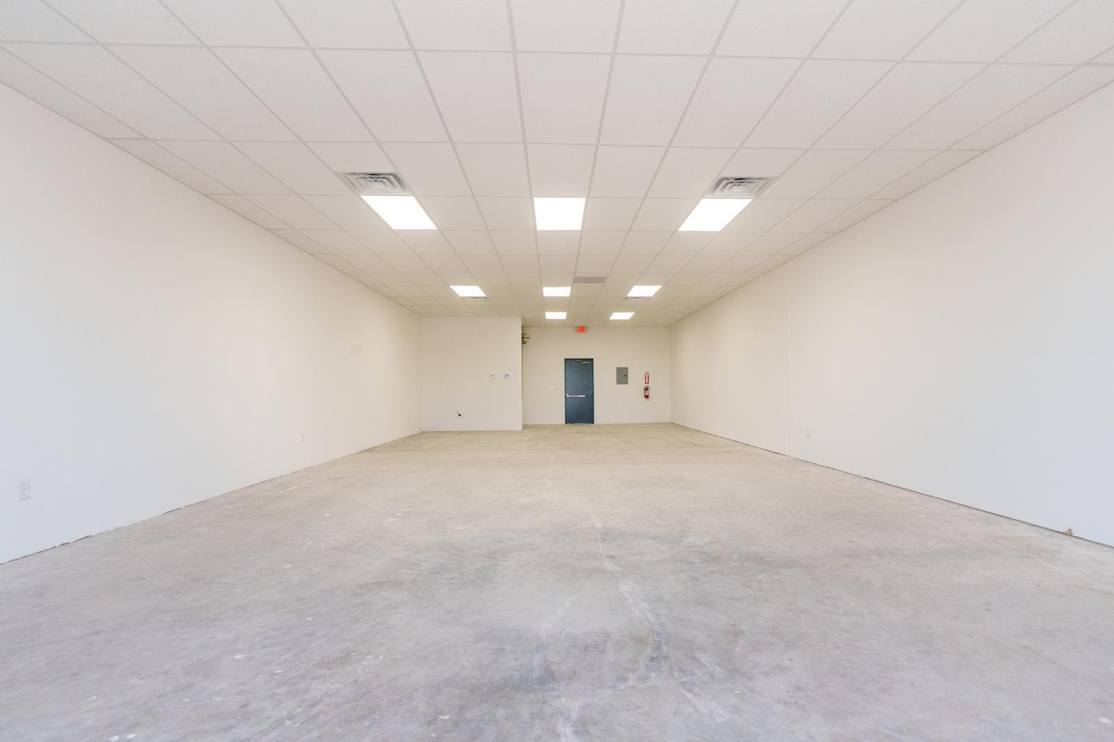 4747 Hondo Pass Dr, El Paso, TX for lease Interior Photo- Image 1 of 6