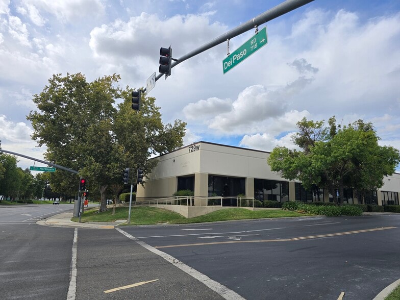729 Del Paso Rd, Sacramento, CA for lease - Building Photo - Image 1 of 6