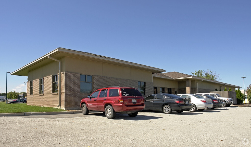100 Village Square Shop Ctr, Hazelwood, MO for sale - Building Photo - Image 2 of 2