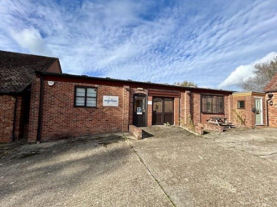Unit 3 Ashfields Farm Priors Court Road Hermitage, Thatcham for lease Primary Photo- Image 1 of 2