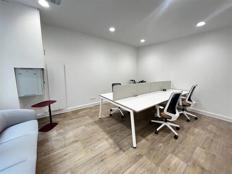 Office in Paris for lease - Building Photo - Image 2 of 6