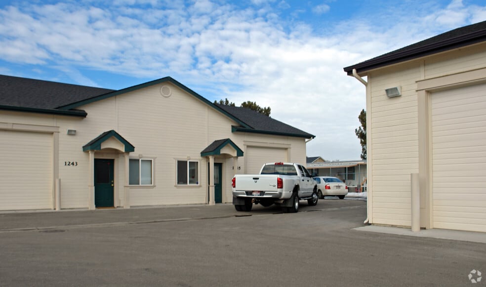 1237-1245 N Midland Blvd, Nampa, ID for lease - Building Photo - Image 3 of 3