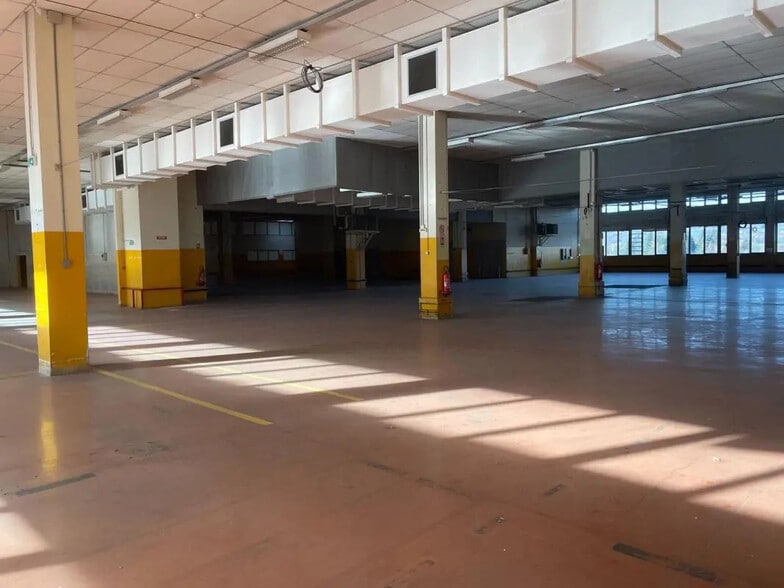 Industrial in CRAN-GEVRIER for lease - Interior Photo - Image 3 of 6