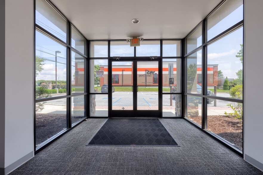 84 Doe Run Rd, Manheim, PA for lease - Building Photo - Image 3 of 18