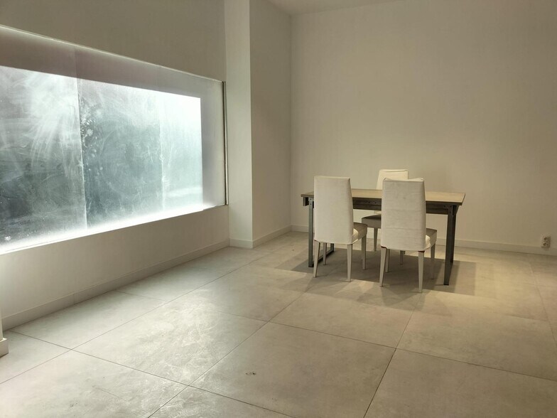 Retail in Zaragoza, Zaragoza for lease - Building Photo - Image 2 of 25