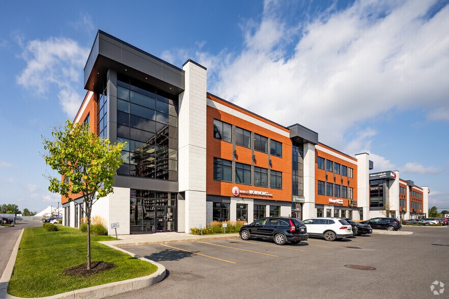 3000-3050 Boul Curé-Labelle, Laval, QC for lease - Primary Photo - Image 1 of 6