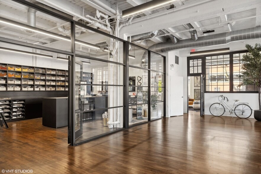 1517 W Carroll Ave, Chicago, IL for sale - Interior Photo - Image 3 of 8