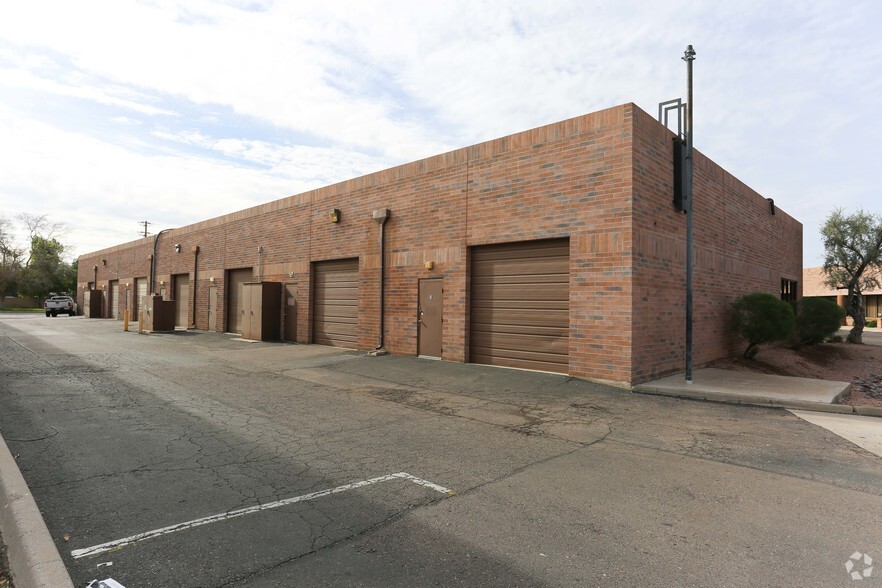 3702 E Roeser Rd, Phoenix, AZ for lease - Building Photo - Image 2 of 3