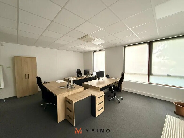 Office in Saint-Germain-en-Laye for lease - Building Photo - Image 3 of 10