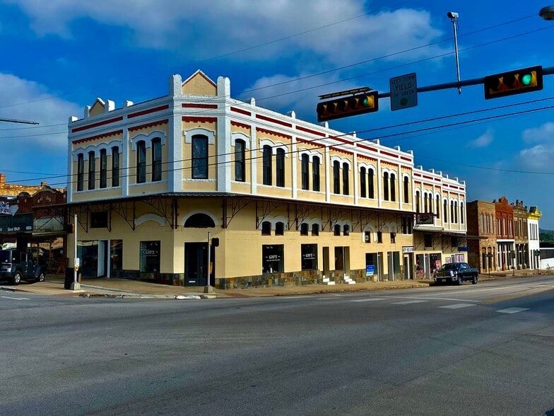 101 W Main St, Llano, TX for lease - Building Photo - Image 2 of 8