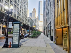 111 N Wabash Ave, Chicago, IL for lease Building Photo- Image 2 of 22