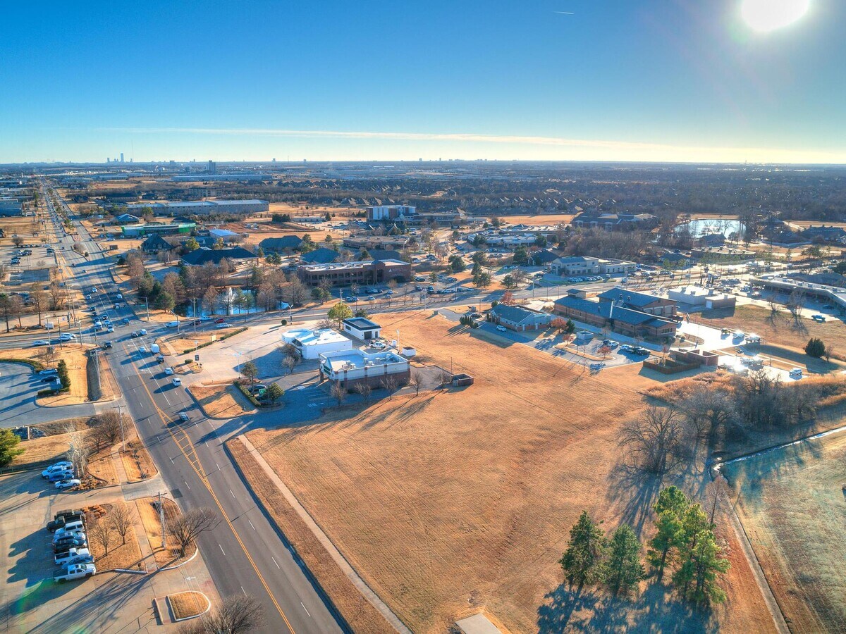 1405 S Kelly Ave, Edmond, OK 73003