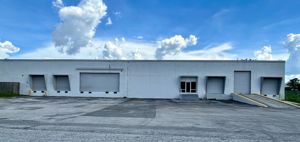 5160 W Clifton St, Tampa, FL for lease - Building Photo - Image 1 of 2