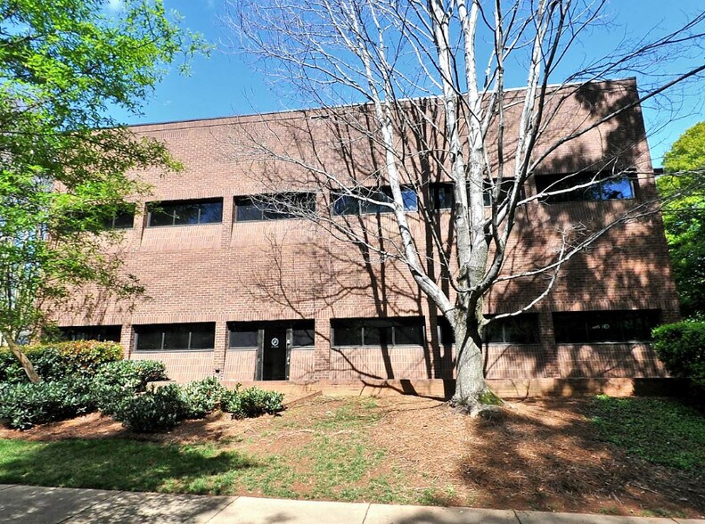 927 East Blvd, Charlotte, NC for lease - Primary Photo - Image 1 of 6
