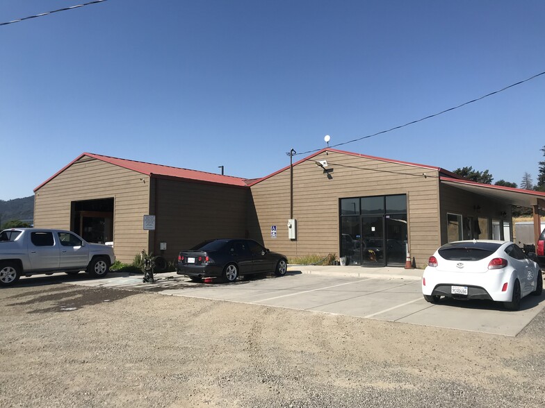 123 W Lake Mendocino Dr, Ukiah, CA for lease - Building Photo - Image 1 of 17