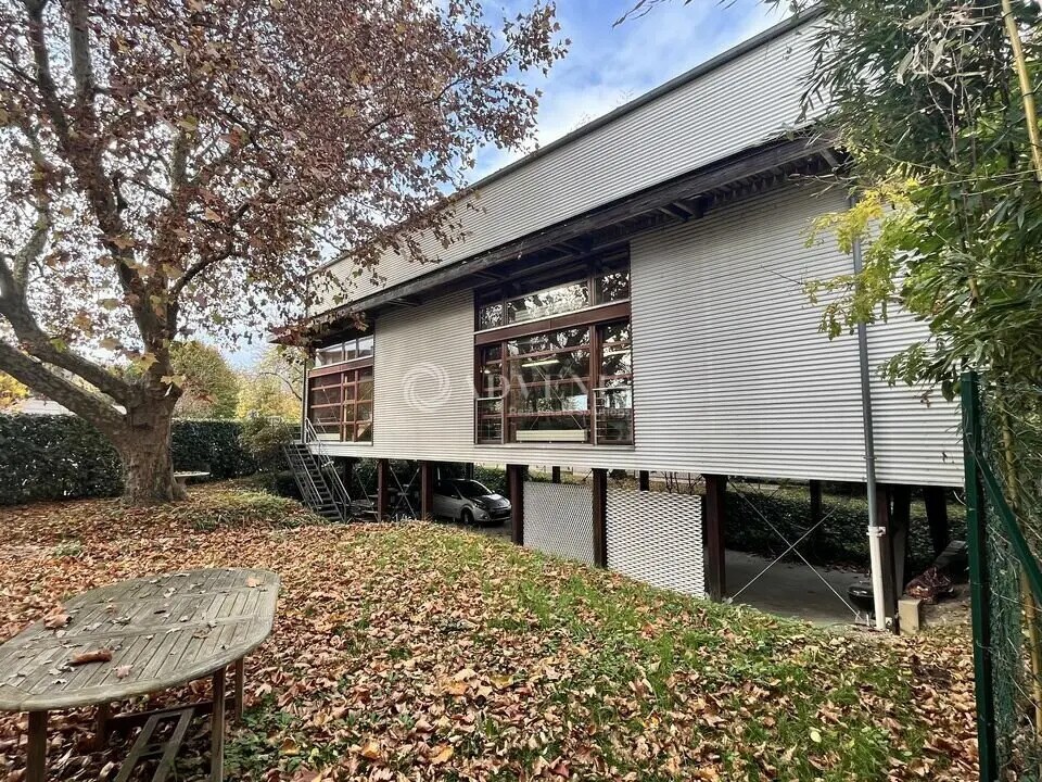 Office in Issy-les-Moulineaux for lease Building Photo- Image 1 of 9