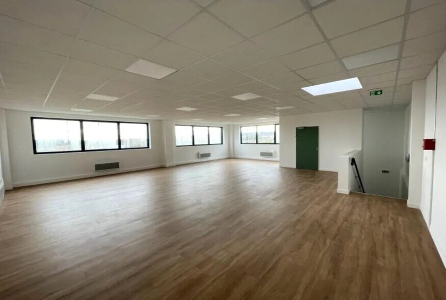 Flex in Persan for sale - Interior Photo - Image 3 of 6