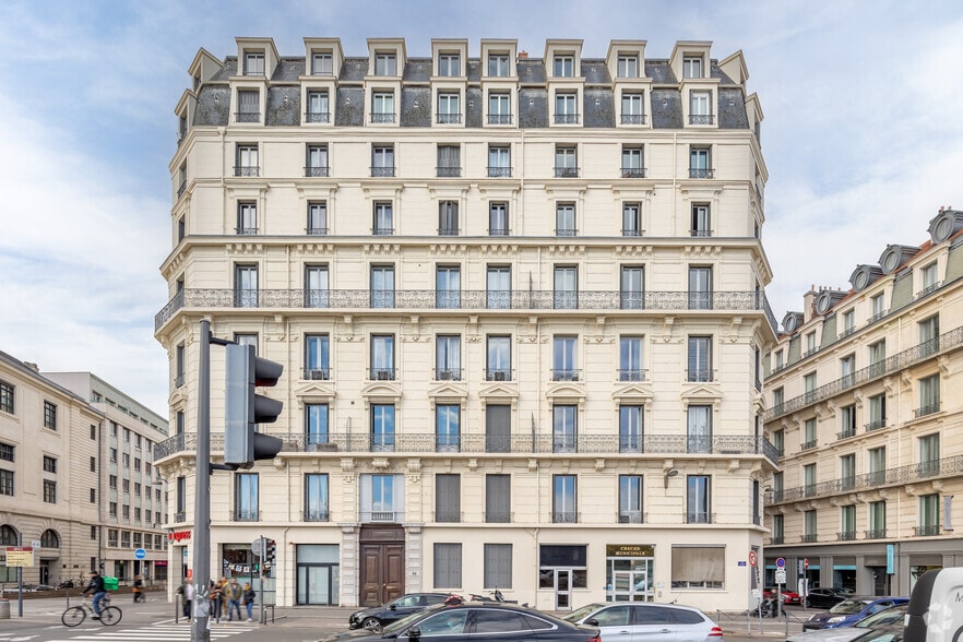 Office in Lyon for lease - Building Photo - Image 2 of 5