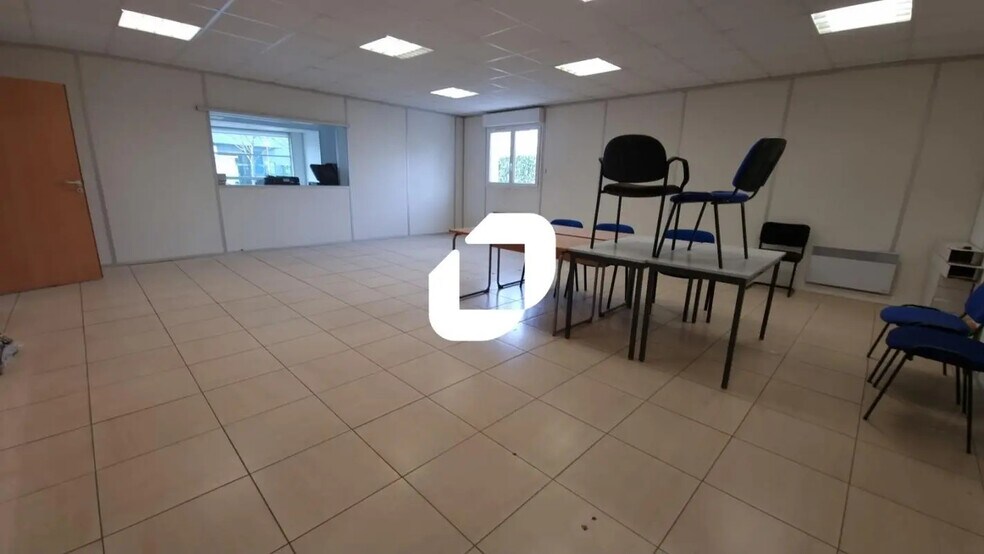 Industrial in Thorigny-sur-Marne for sale - Interior Photo - Image 3 of 12