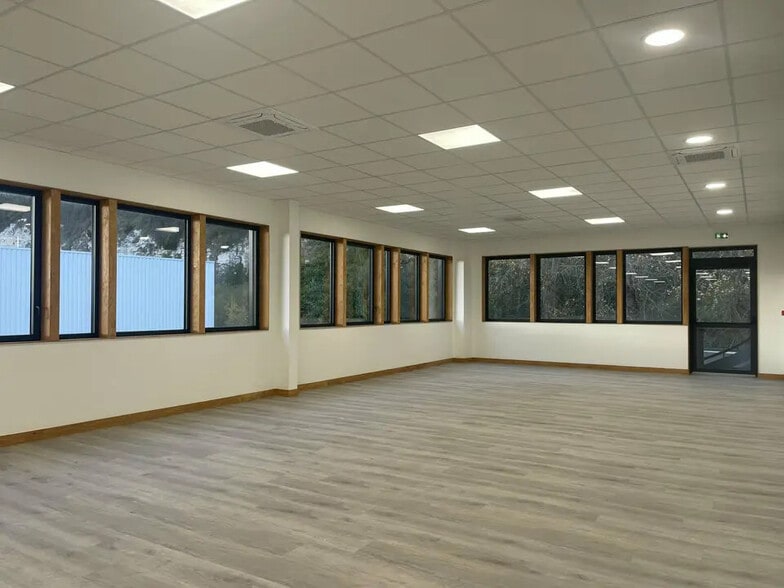 Office in Oudalle for sale - Interior Photo - Image 3 of 8