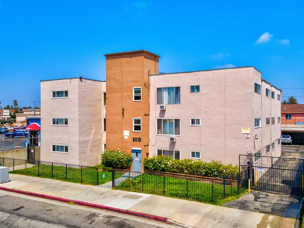 2010 Hauser Blvd, Los Angeles, CA 90016 - Greenwich West Apts | 6% Cap ...