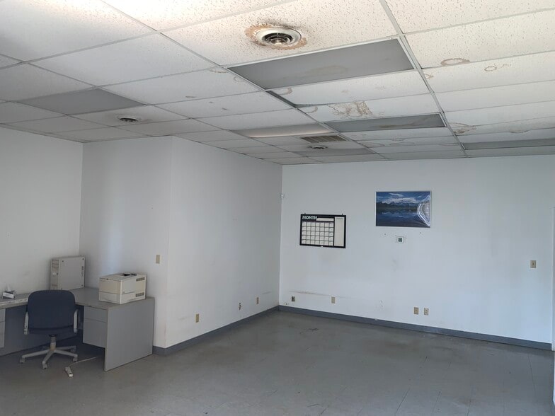 52 Mid Valley Ln, Verona, VA for lease - Building Photo - Image 2 of 38