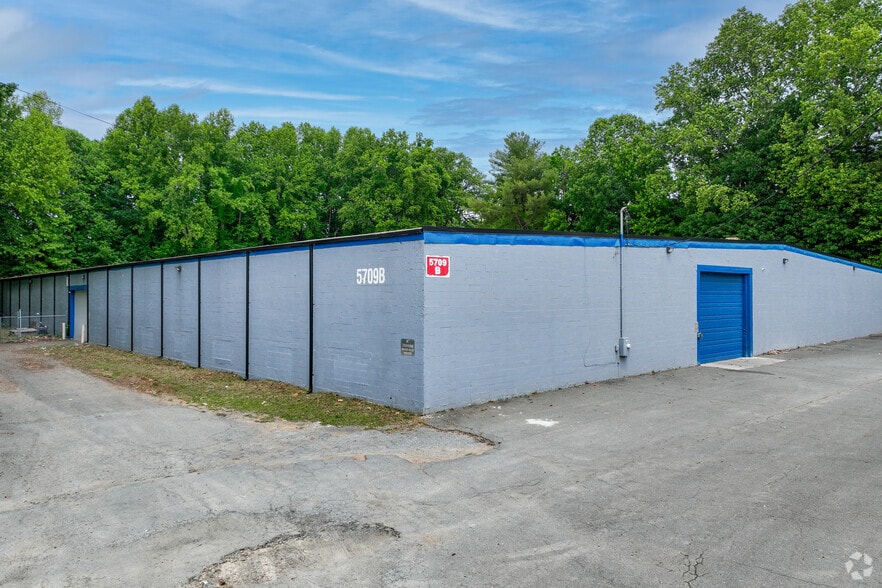 5709 Robin Wood Ln, Winston-Salem, NC for lease - Building Photo - Image 3 of 24