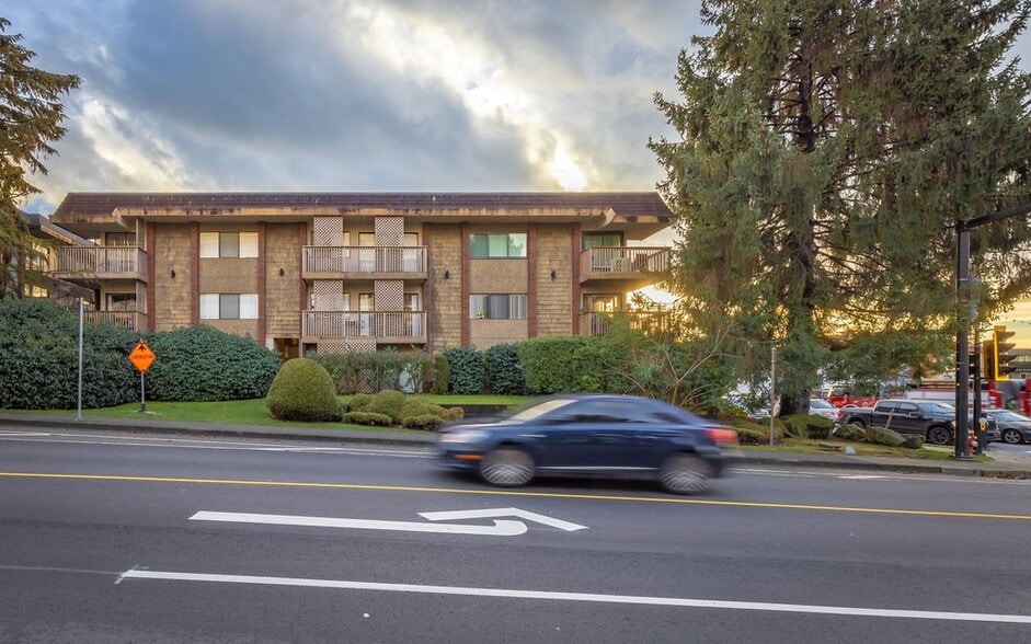 1240 St Georges St, North Vancouver, BC for sale - Building Photo - Image 3 of 10