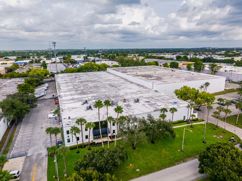 5255 NW 159th St, Miami Lakes, FL for lease - Building Photo - Image 2 of 3