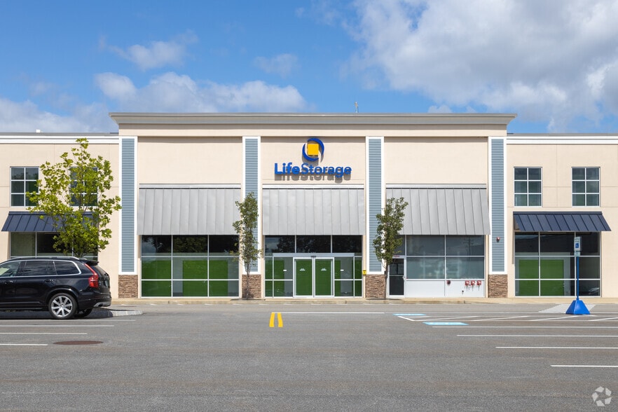 655 S Willow St, Manchester, NH for lease - Building Photo - Image 3 of 16