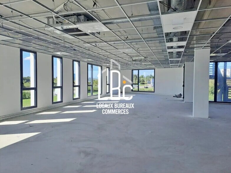 Office in Rezé for lease - Interior Photo - Image 2 of 10