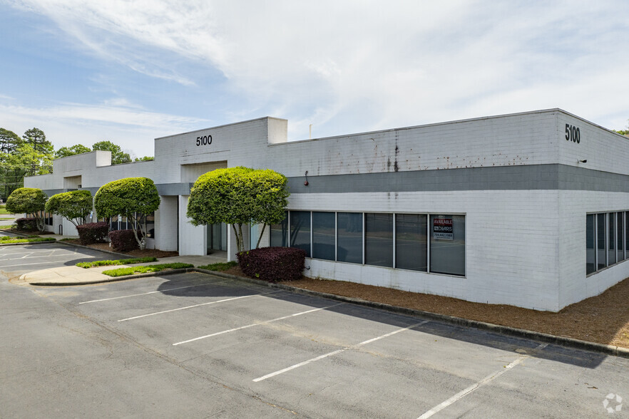 5100 Reagan Dr, Charlotte, NC for lease - Building Photo - Image 1 of 15