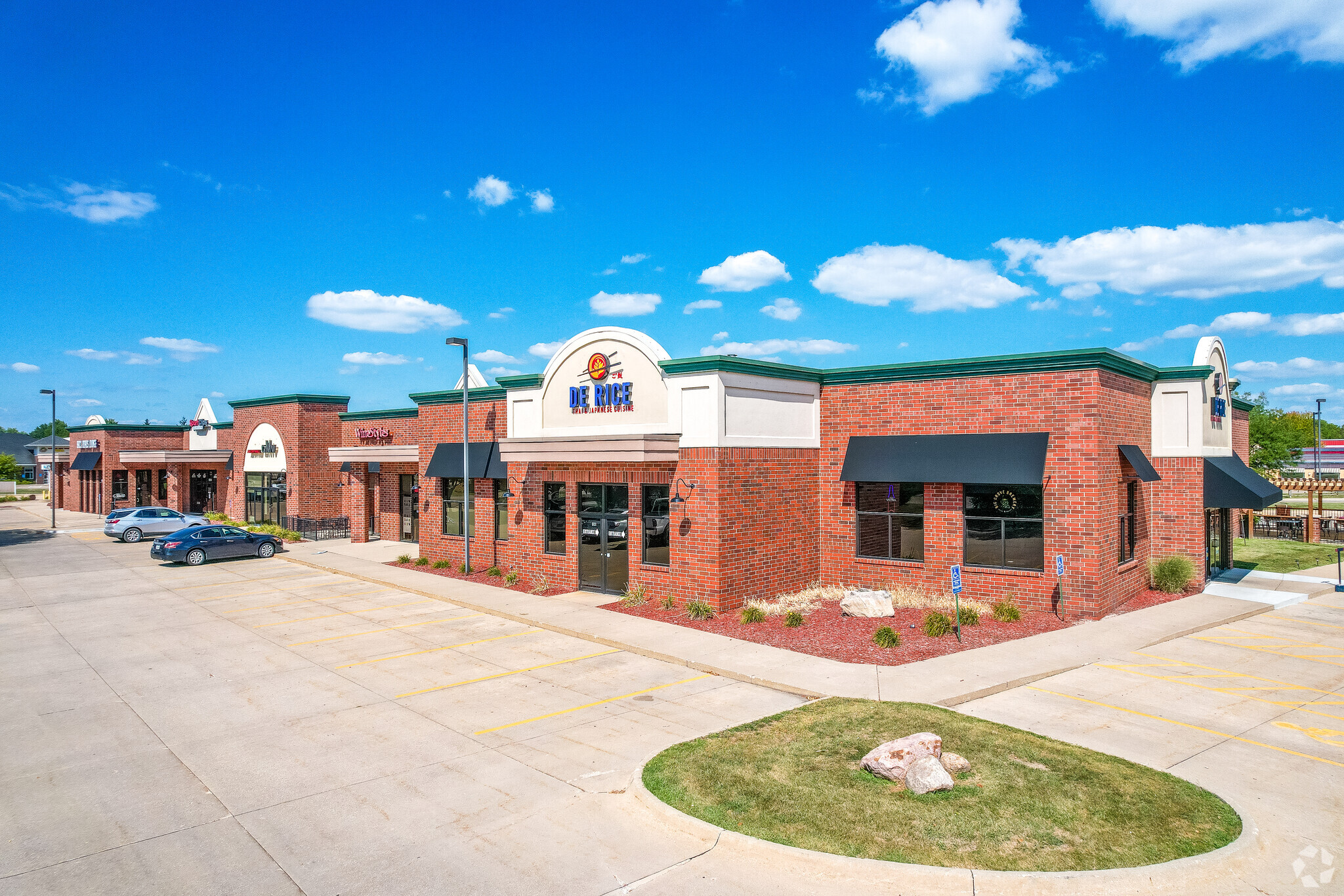 8460 Birchwood Ct, Johnston, IA for lease Primary Photo- Image 1 of 17