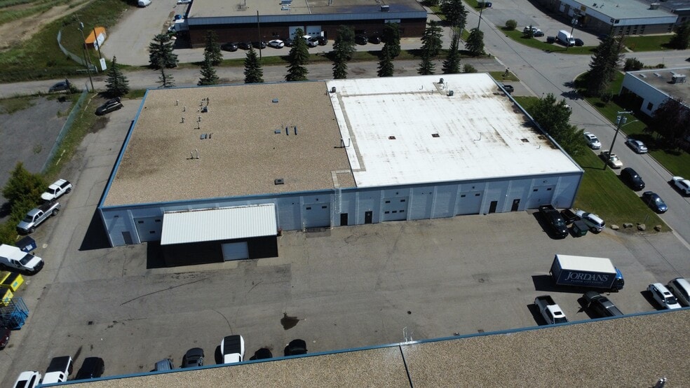 5608 Burbank Cres SE, Calgary, AB for lease - Building Photo - Image 2 of 6