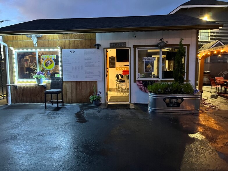 411 Oregon Way, Longview, WA for sale - Building Photo - Image 1 of 13