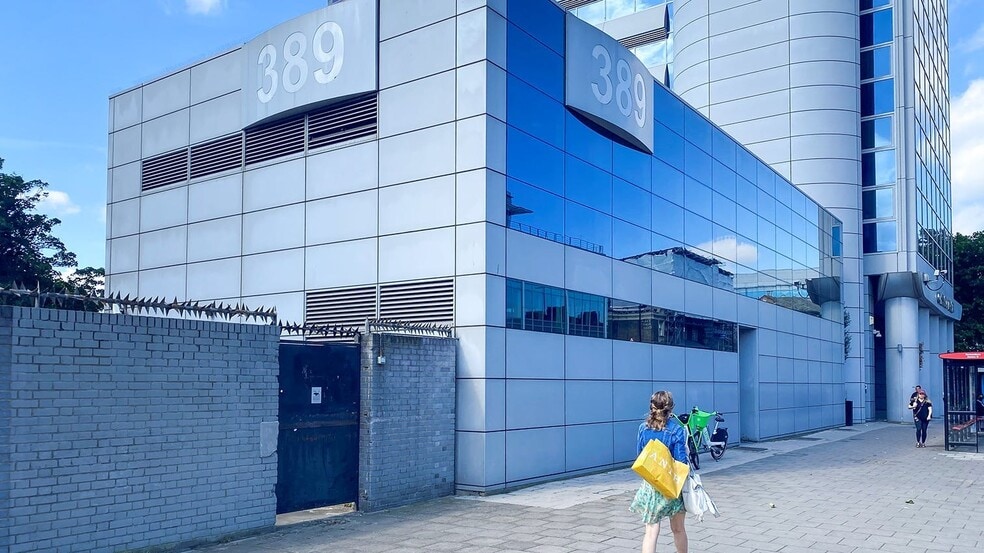 389 Chiswick High Rd, London for lease - Building Photo - Image 2 of 4