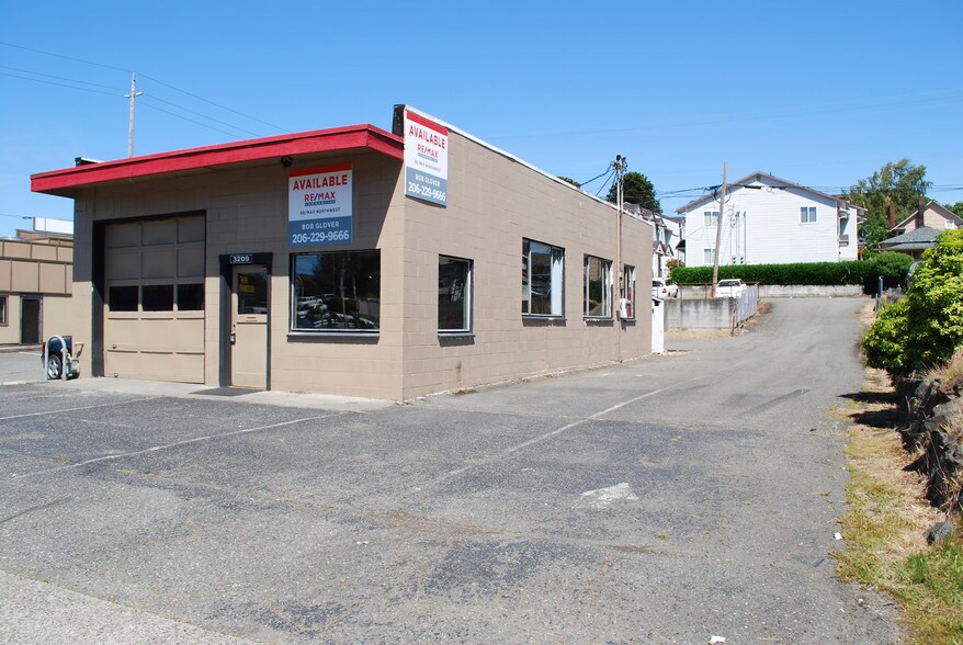 3209 Rucker Ave, Everett, WA 98201