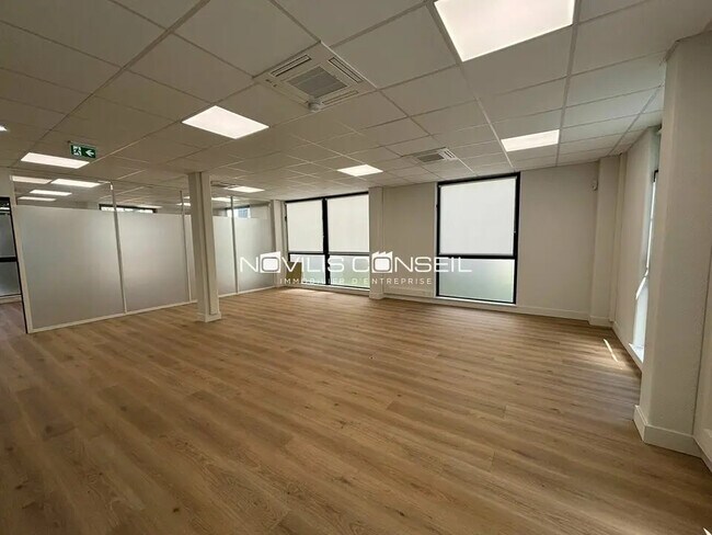 Location Bureaux 56 m² à 354 m²