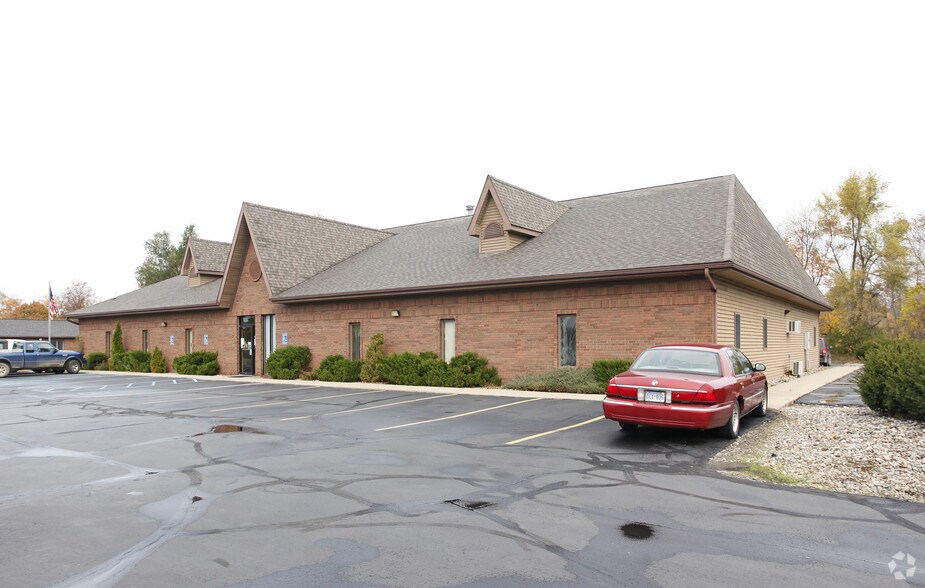 1100 Sutton Rd, Adrian, MI for sale - Primary Photo - Image 1 of 1
